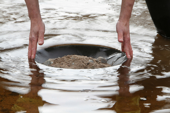 Gold_Panning_Denver_Colorado_Prospecting